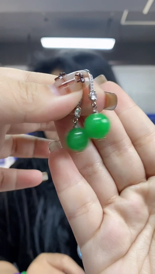 【闪购商品】翡翠耳饰未镶嵌多样性发其一颜色微差