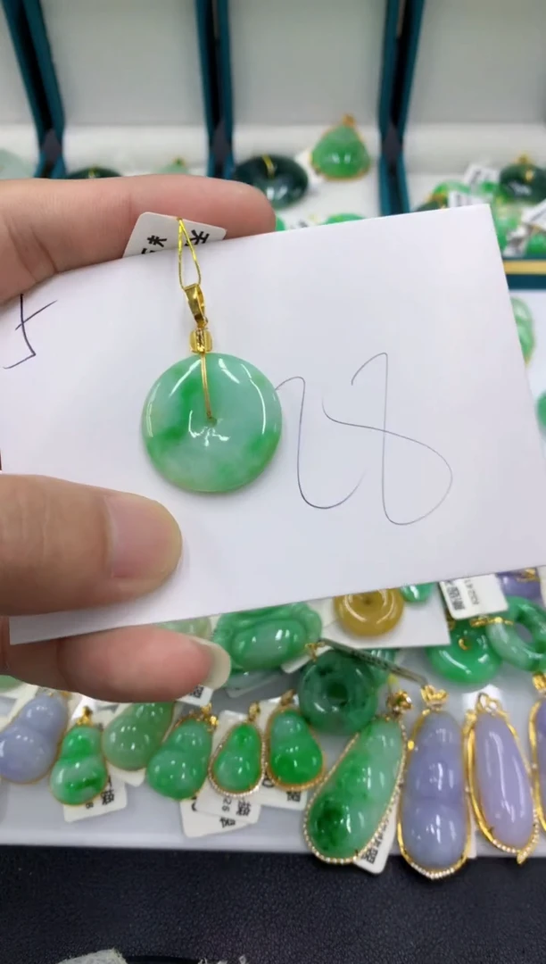 【闪购商品】翡翠颈饰未镶嵌翡翠