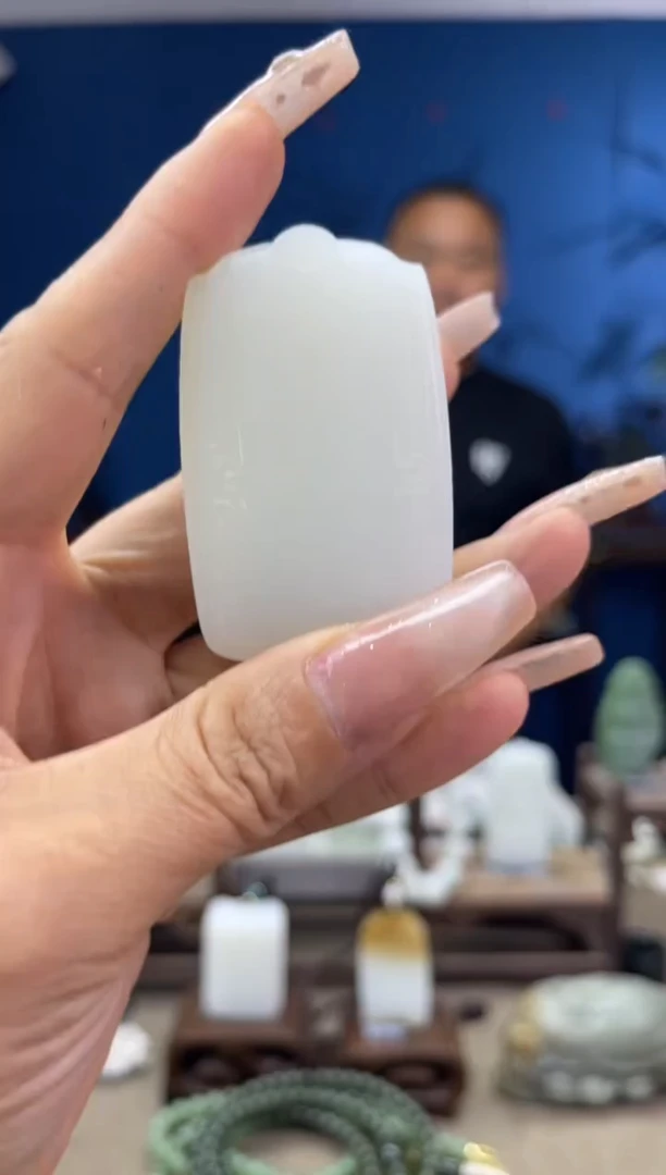 和田玉未镶嵌颈饰1