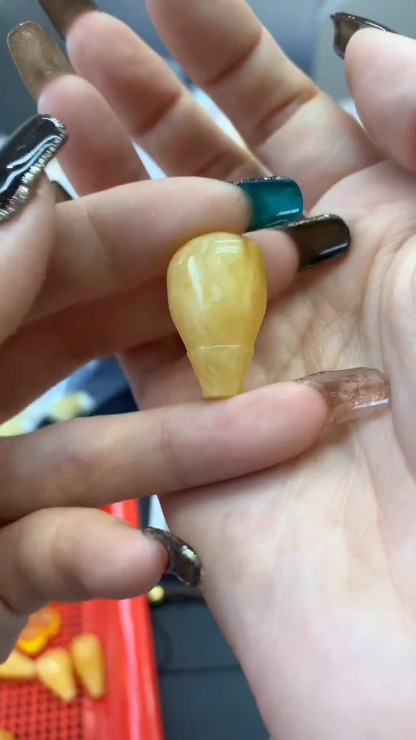 未镶嵌琥珀珠宝奇石1030