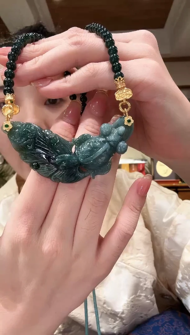 翡翠未镶嵌颈饰国风