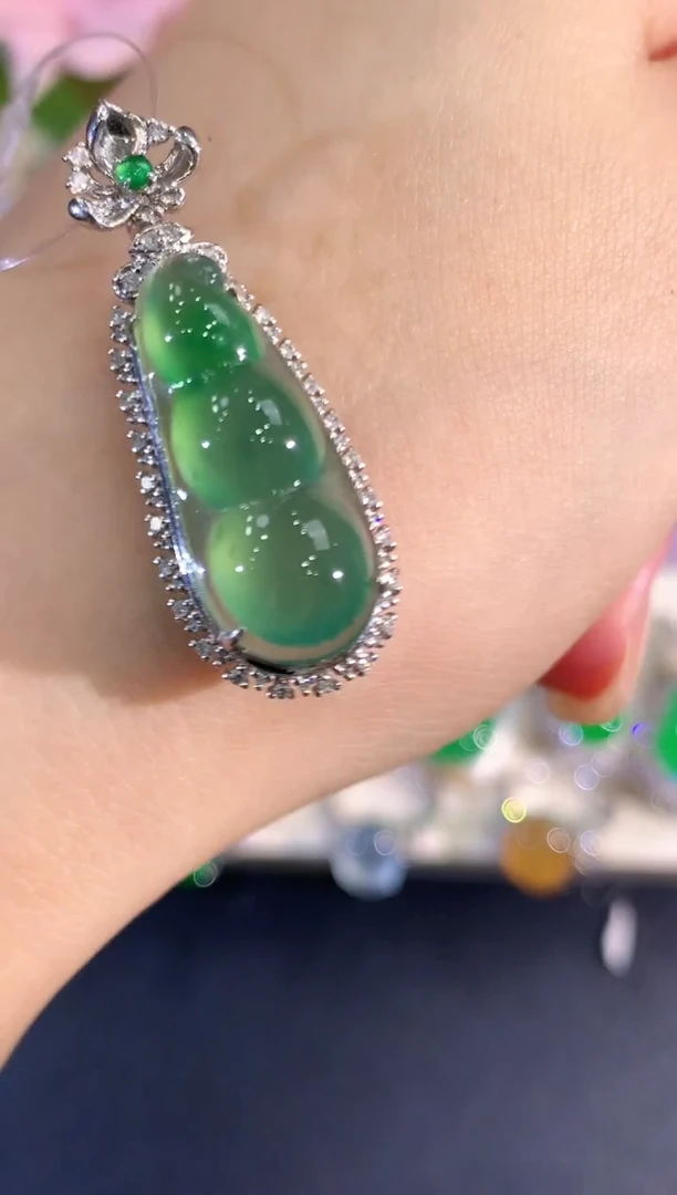 吊坠(不含链)18K金镶嵌翡翠q140