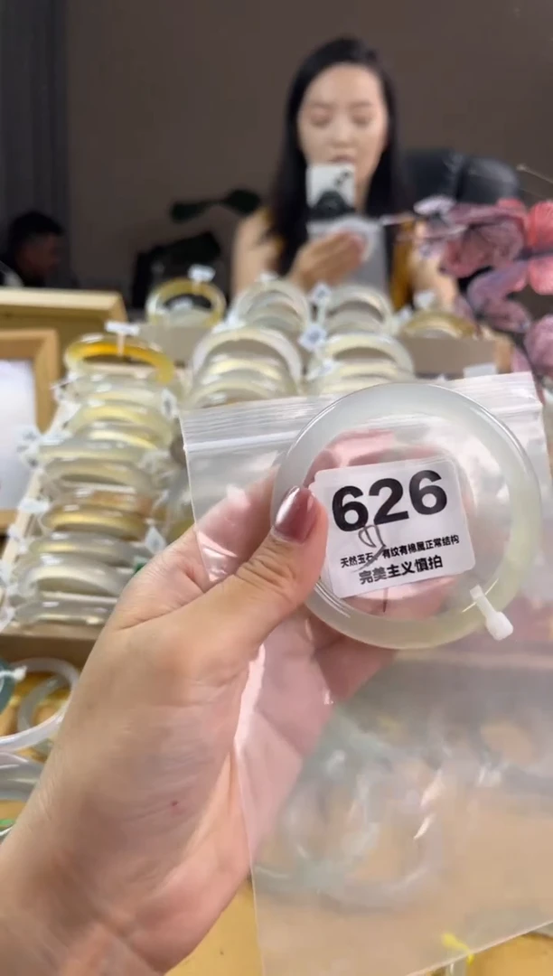 玛瑙/玉髓手镯未镶嵌626