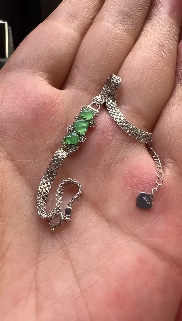 翡翠18K金镶嵌颈饰翡翠颈饰