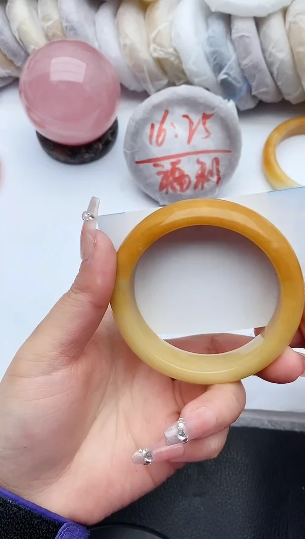 【闪购商品】石英质玉手镯未镶嵌132+57.5