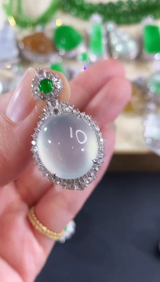 吊坠(不含链)18K金镶嵌翡翠260|