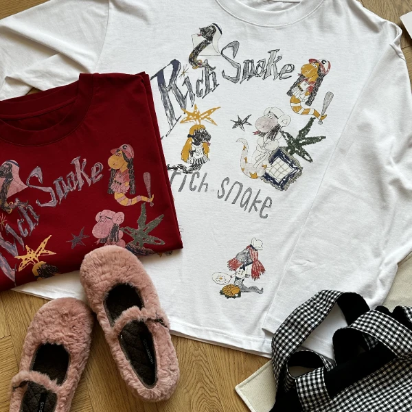 【瘦瘦】蛇蛇大冒险-秋冬两色蛇年卡通印花圆领宽松长袖打底S01197