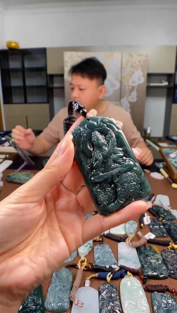 颈饰未镶嵌翡翠 多样性发其一