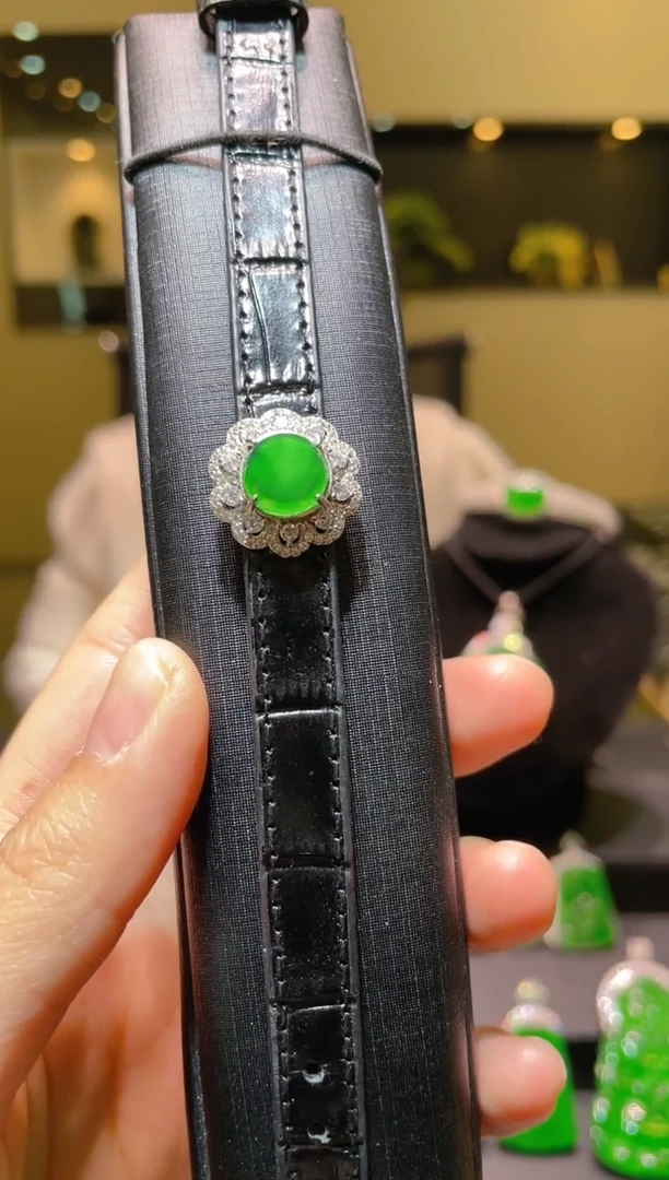 【闪购商品】翡翠吊坠(不含链)银S925镶嵌A9