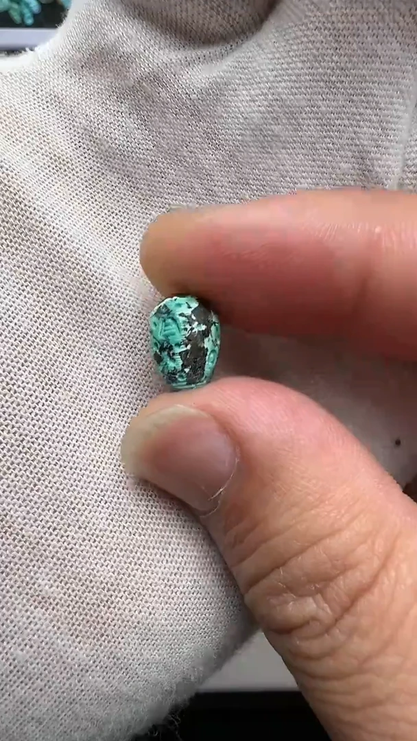 未镶嵌绿松石无相佛三通左右8.6前后7.9高12