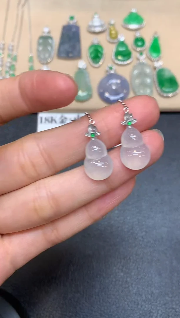 18K金镶嵌翡翠耳饰葫芦【无服务费