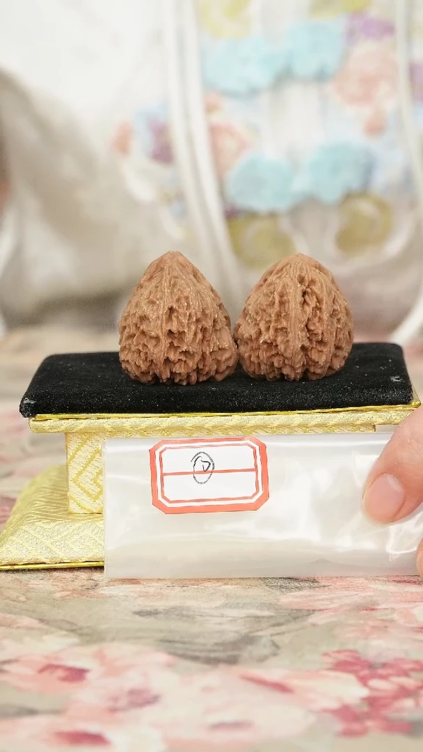 把件文玩核桃南疆石异形