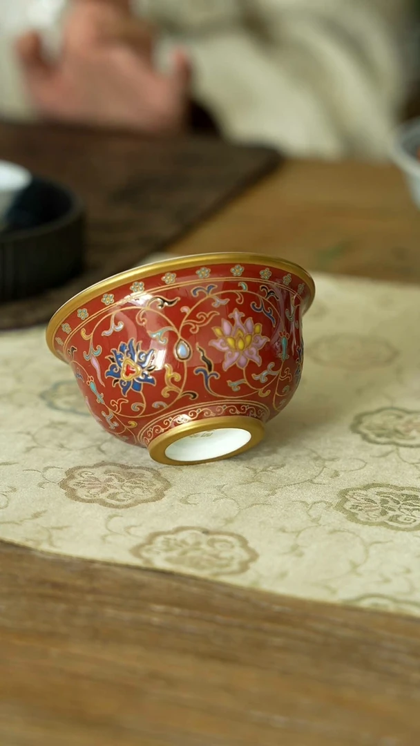 【闪购商品】/C51霁红珐琅彩缠枝莲压手杯