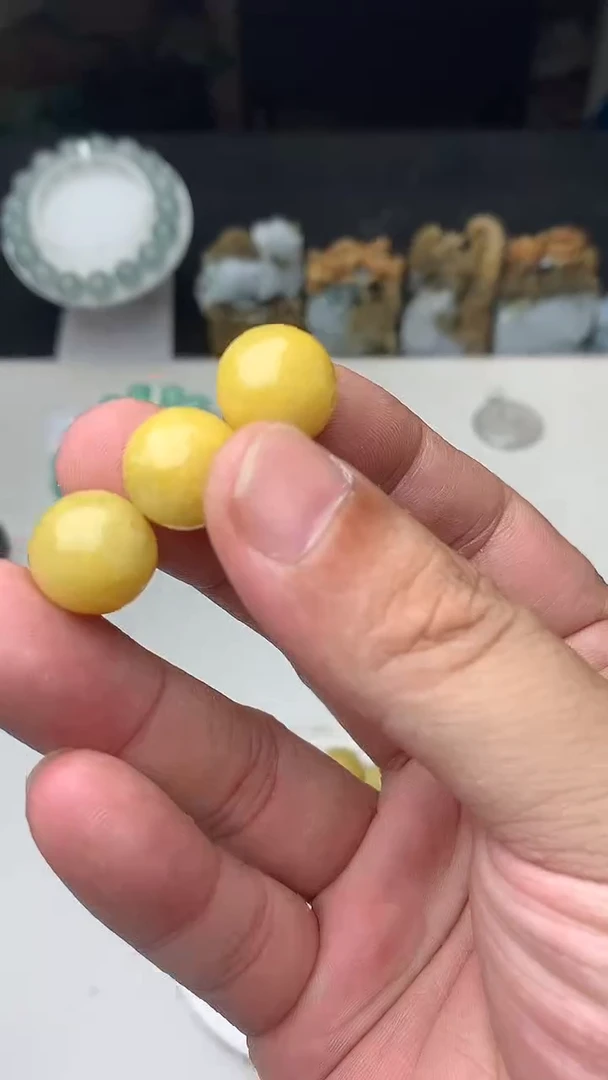 颈饰未镶嵌翡翠，***、珠子
