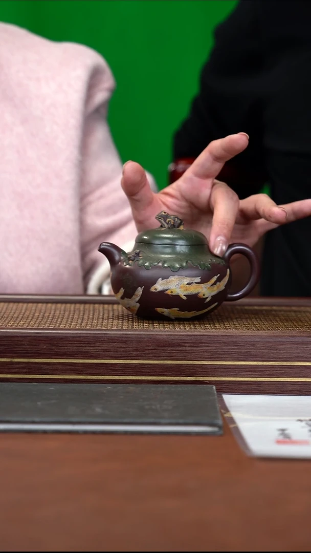 茶壶紫砂49 顾顺娣 紫泥 九鱼福临 （柿圆）290cc