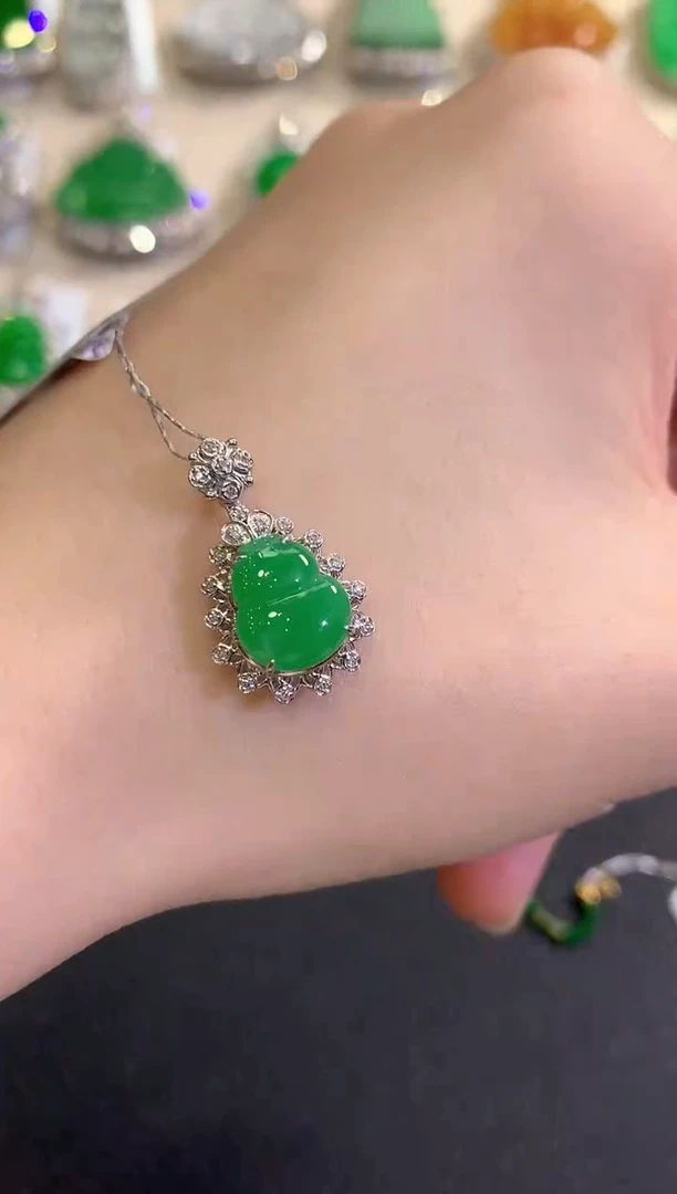 吊坠(不含链)18K金镶嵌翡翠秋日珠宝Q73