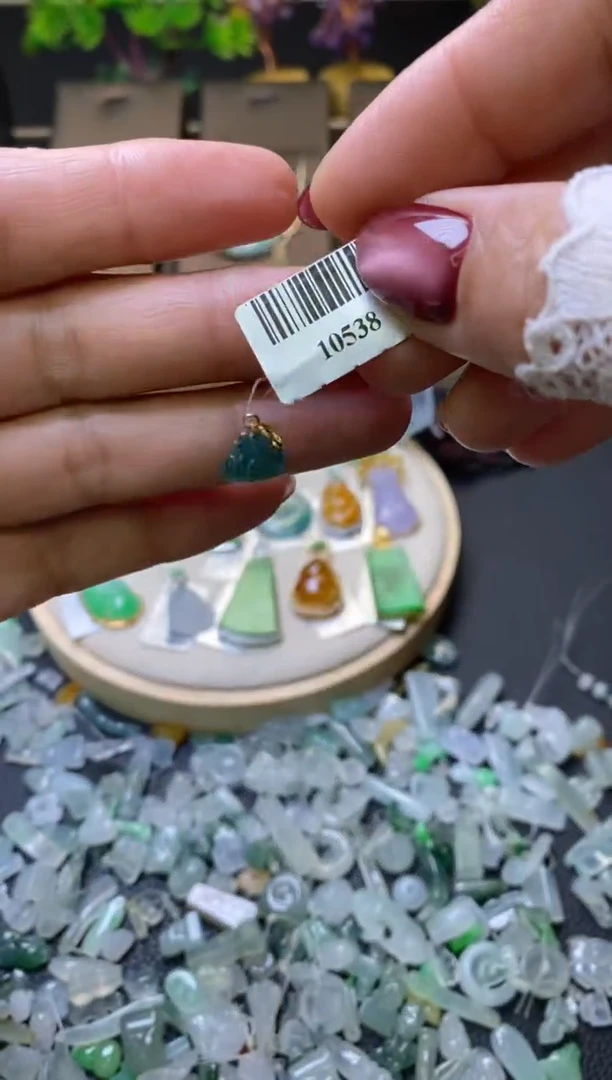 翡翠18K金镶嵌颈饰净货10538