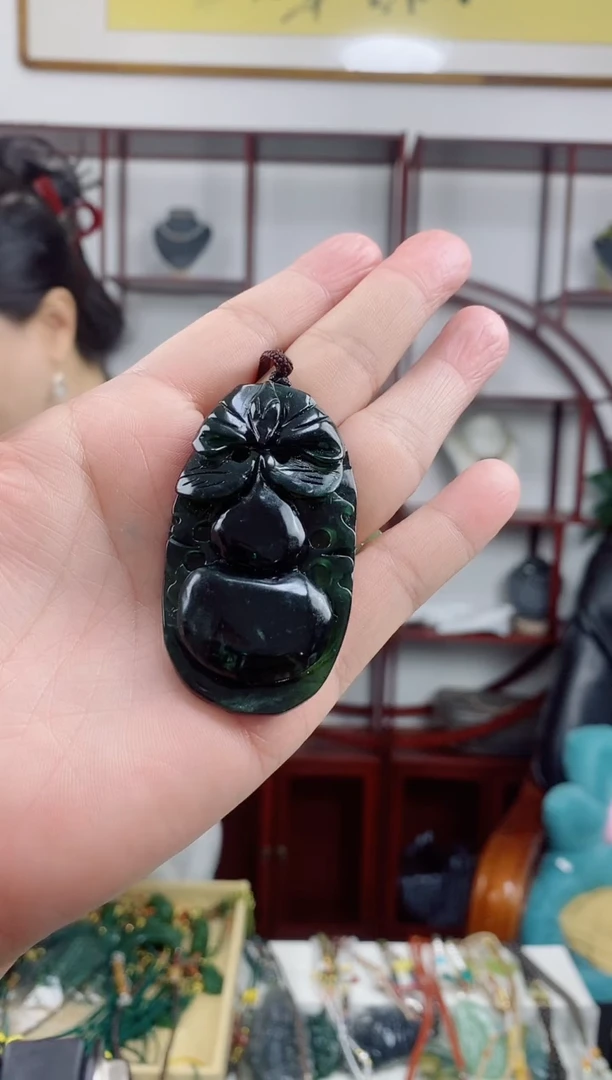 未镶嵌岫玉颈饰1