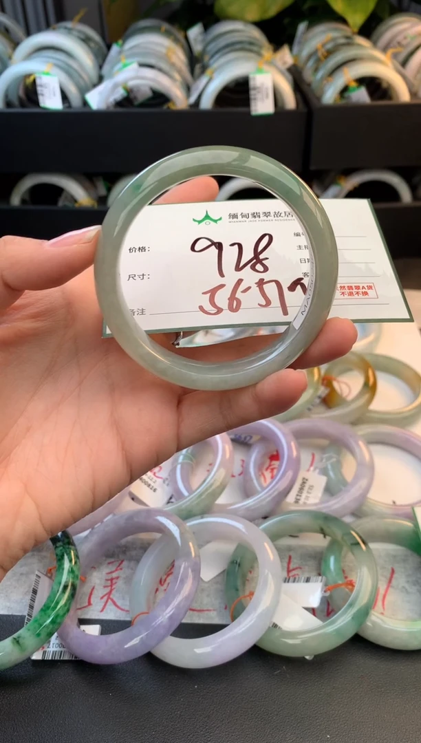 未镶嵌定制翡翠毛货需精细抛光+多人