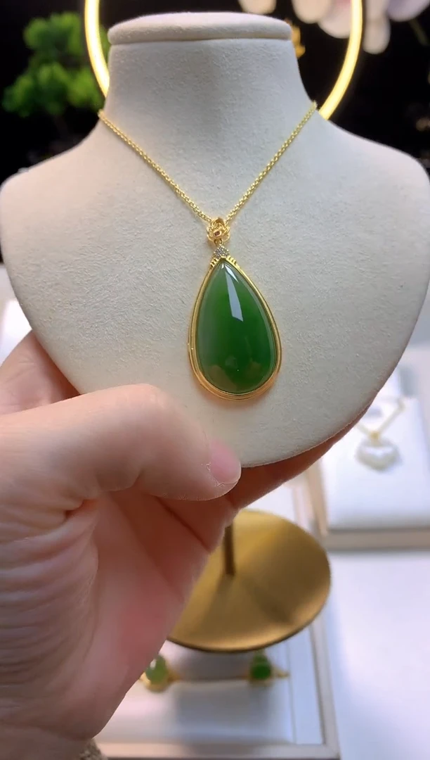 【闪购商品】和田玉吊坠银S925镀金镶嵌碧玉水滴