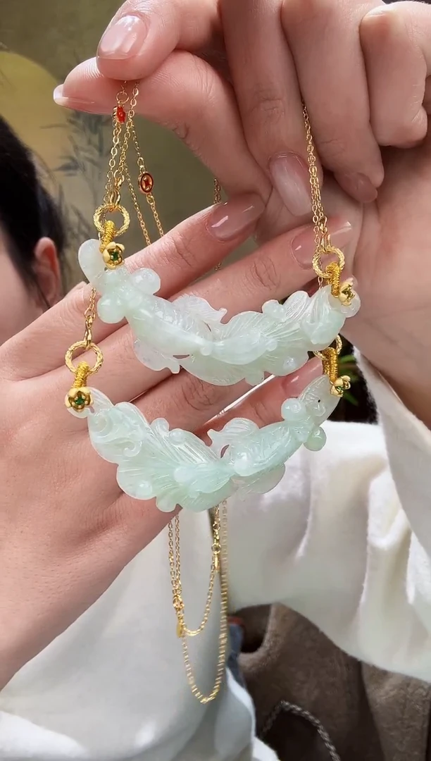 颈饰未镶嵌翡翠多样发其一个