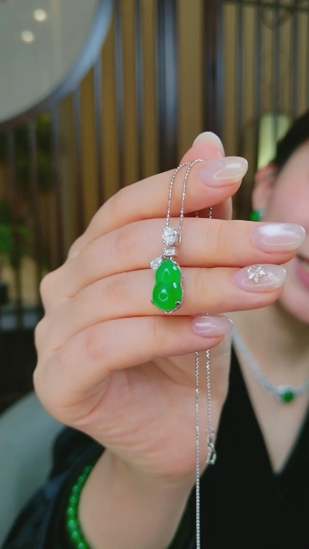 吊坠(不含链)18K金镶嵌翡翠葫芦吊坠