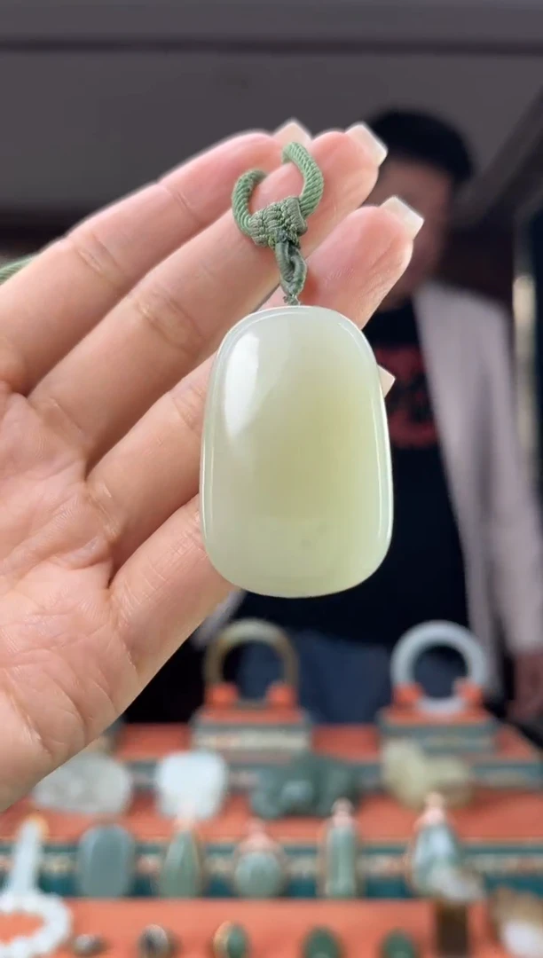 颈饰未镶嵌和田玉佩佩