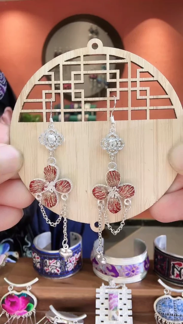 非遗苗绣苗银刺绣首饰07