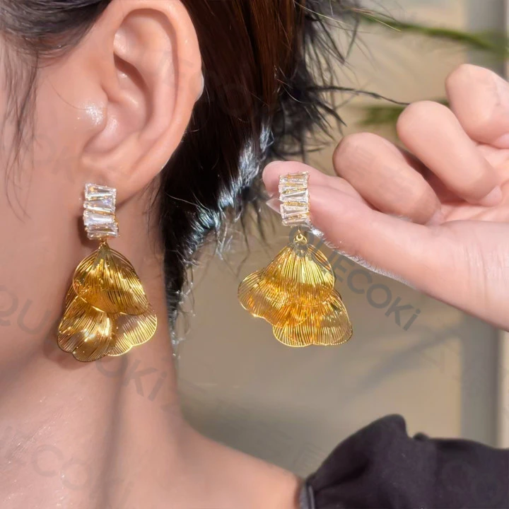 蔻可琦 合金耳饰 超仙拉丝大花瓣耳环轻奢小众耳坠气质时尚耳钉T1