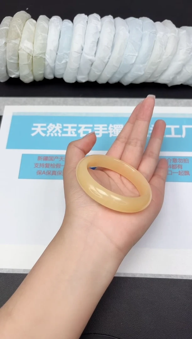 未镶嵌手镯石英质玉25/5556