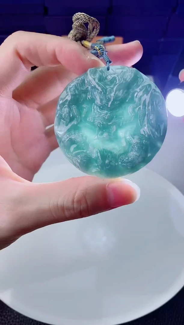 颈饰未镶嵌翡翠   `