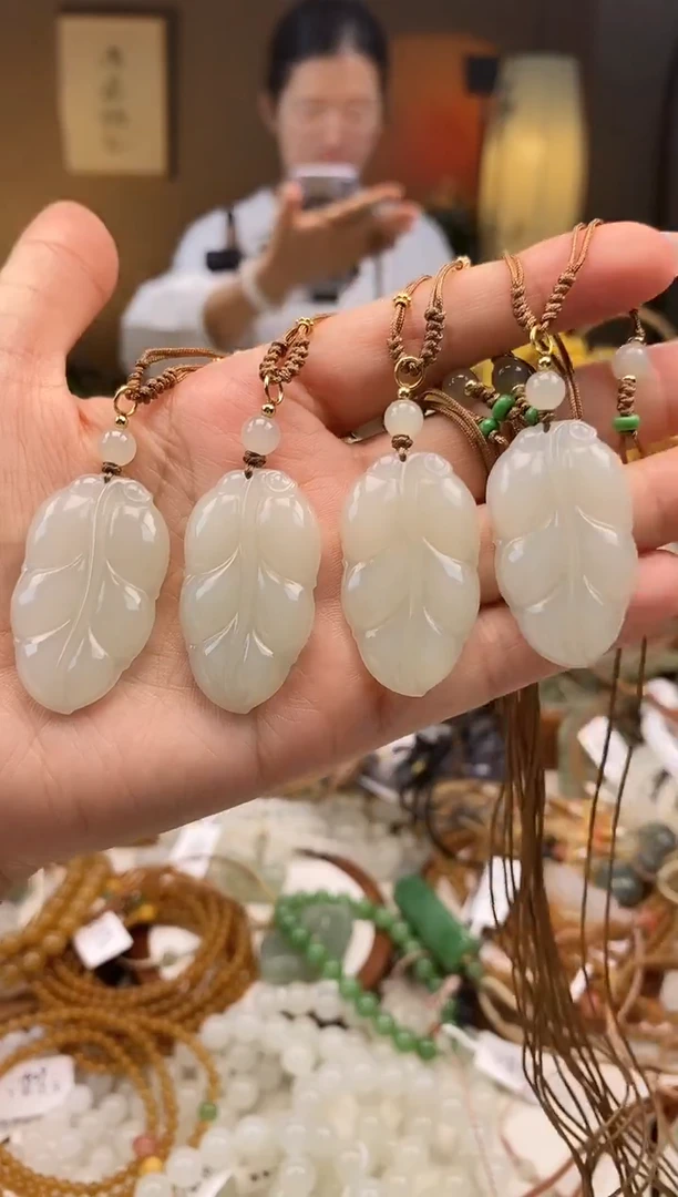 颈饰未镶嵌和田玉叶子吊坠多样性发一