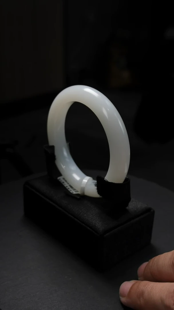 未镶嵌手镯和田玉俄芭莎料手镯56.5圈