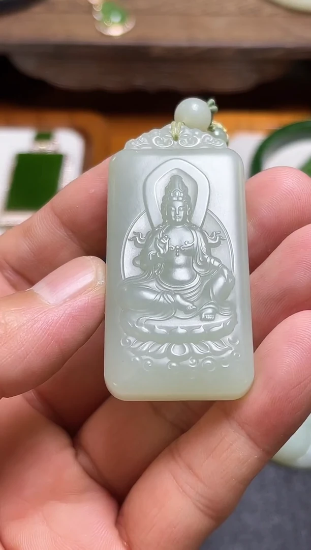 吊坠(不含链)未镶嵌和田玉且末青白 观音