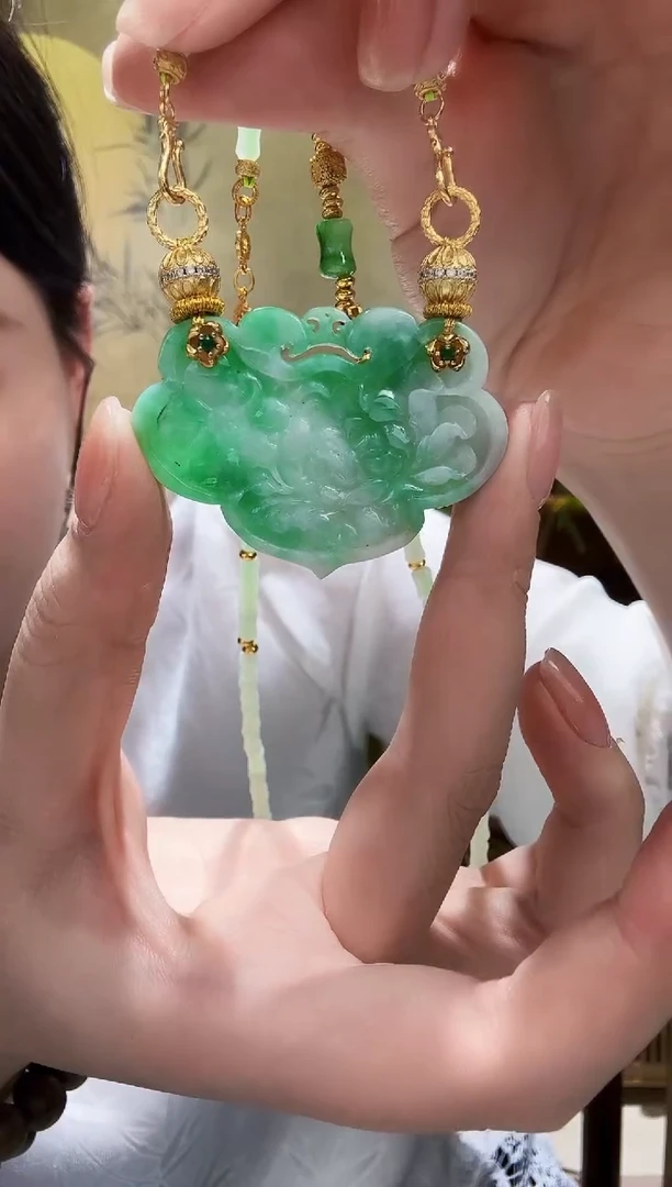 颈饰未镶嵌翡翠吊坠