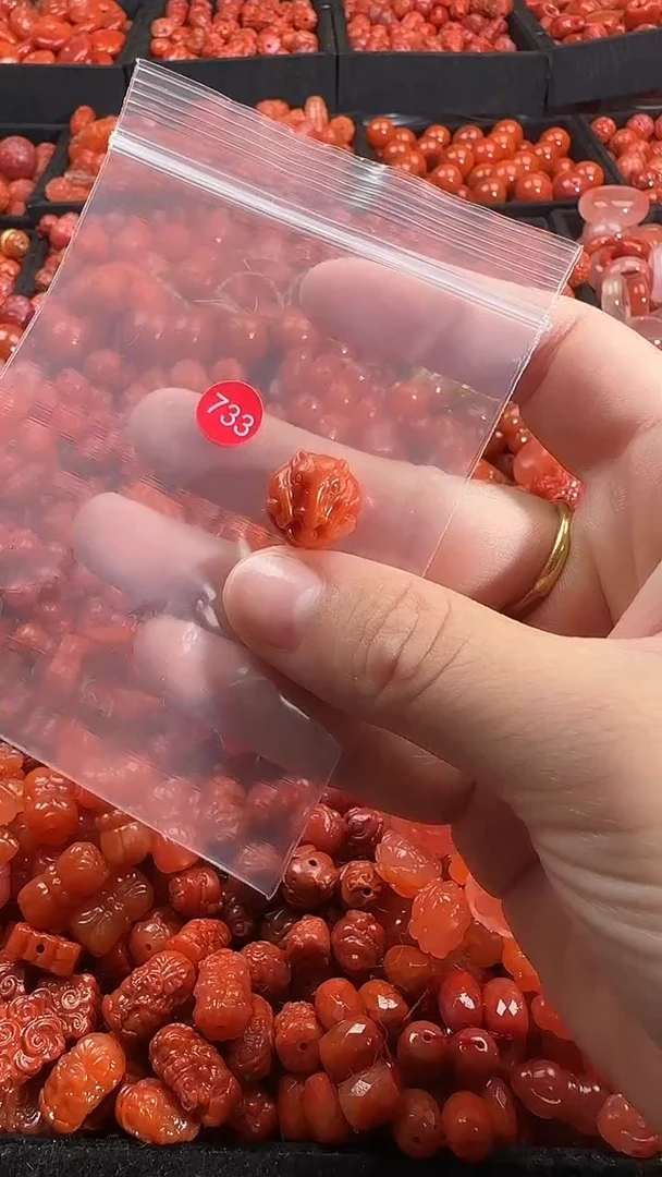 颈饰未镶嵌南红玛瑙1