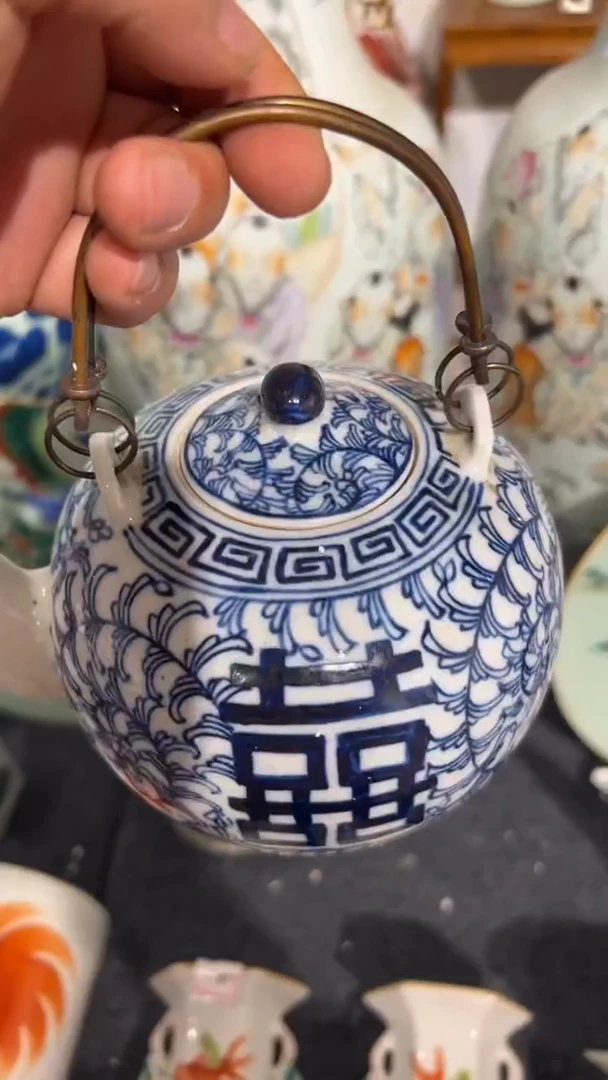 摆件石*阁瓷摆件瓷摆件青花喜字提梁壶