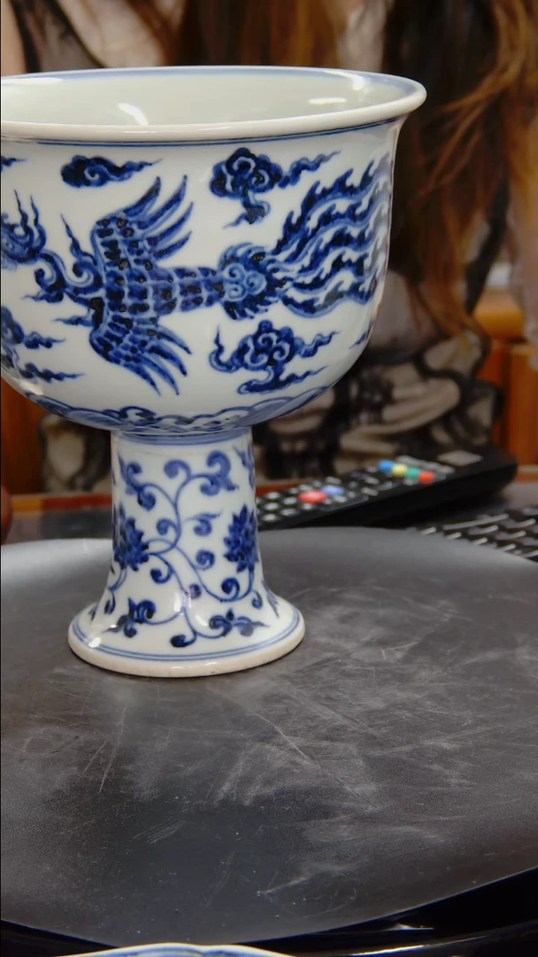 罐青花龙凤纹高足碗