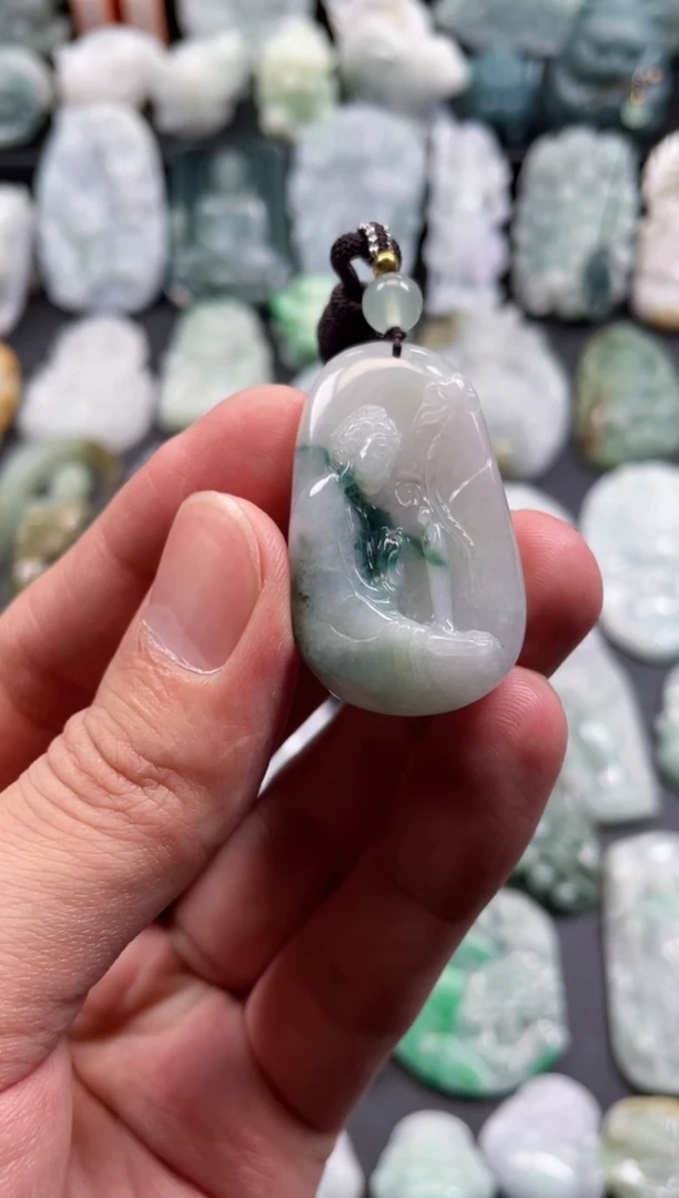 翡翠未镶嵌颈饰33  天然翡翠a货  佛光天下