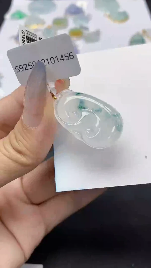 翡翠18K金镶嵌颈饰天然缅甸a货翡翠