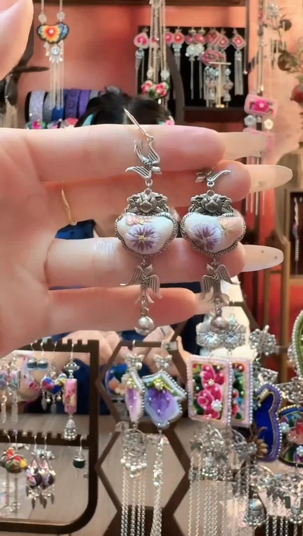 织绣云织谣民族风精美饰品   59*