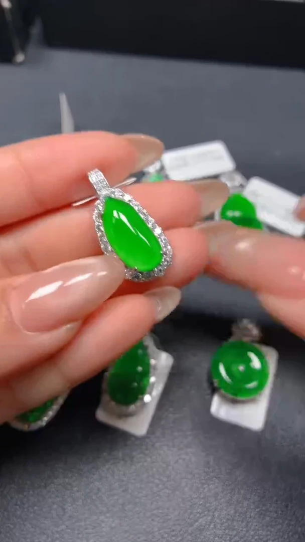 颈饰银S925镶嵌翡翠111