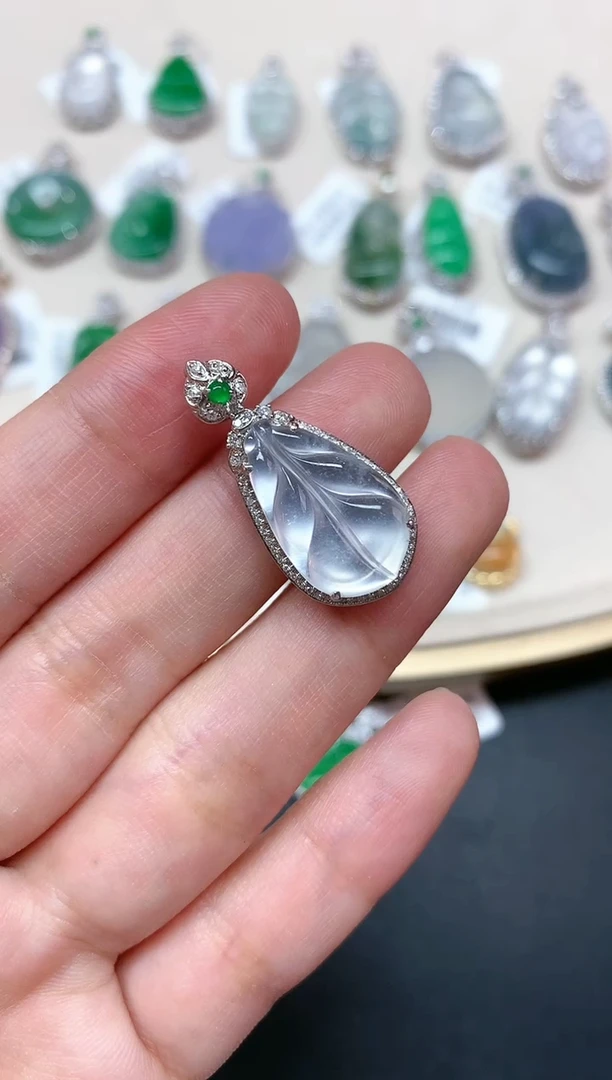 【闪购商品】翡翠吊坠(不含链)18K金镶嵌A3|8800