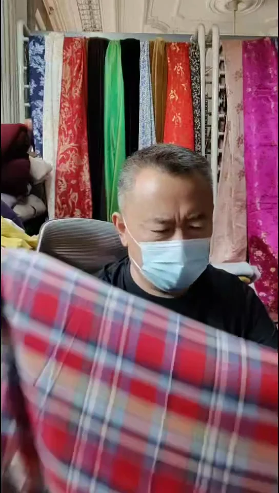 红色缤纷格子布料