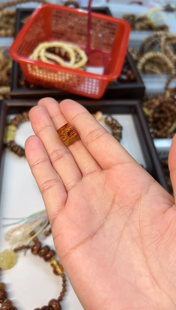 琥珀颈饰未镶嵌男*方糖1个1.1克