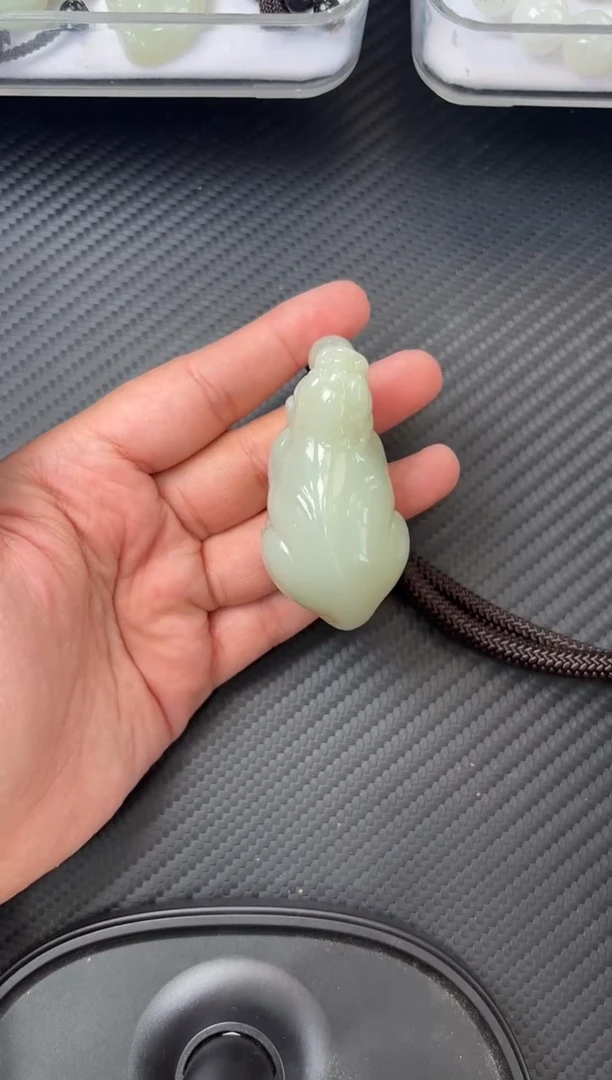 未镶嵌和田玉把件且末微色差近矿貔貅把件S