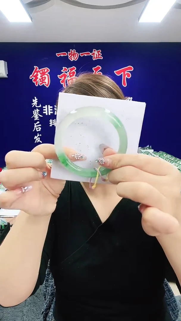 未镶嵌手镯石英质玉（非洲翠）1