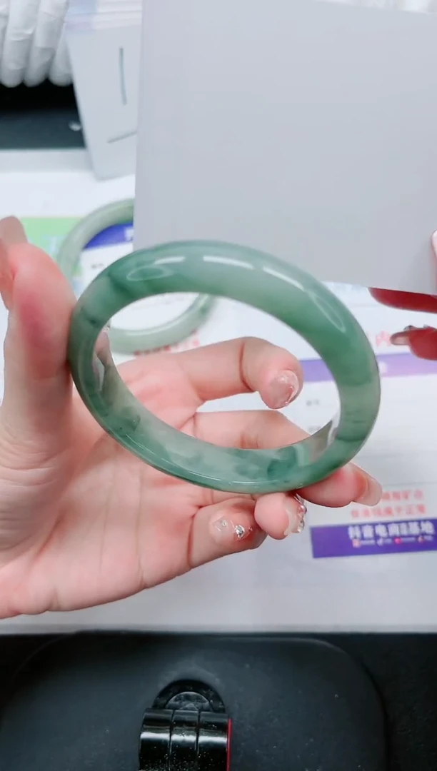 【闪购商品】石英质玉手镯未镶嵌413