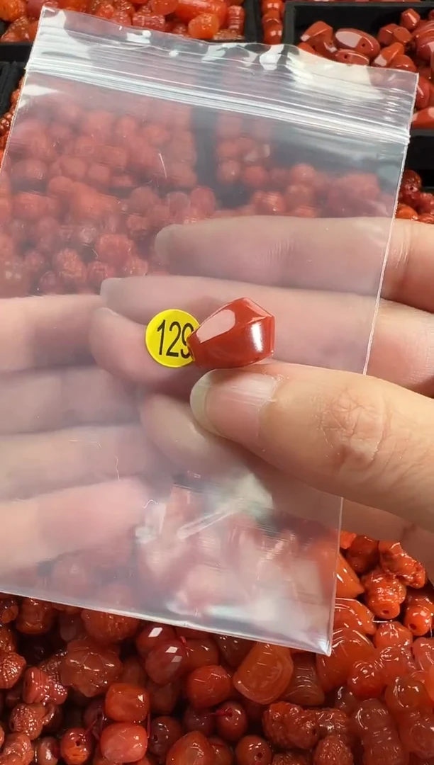 颈饰未镶嵌南红玛瑙1