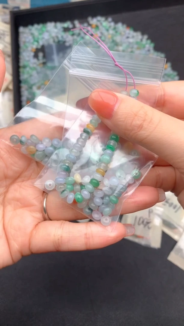 翡翠挂件未镶嵌多样性发货（发一组）1组30颗